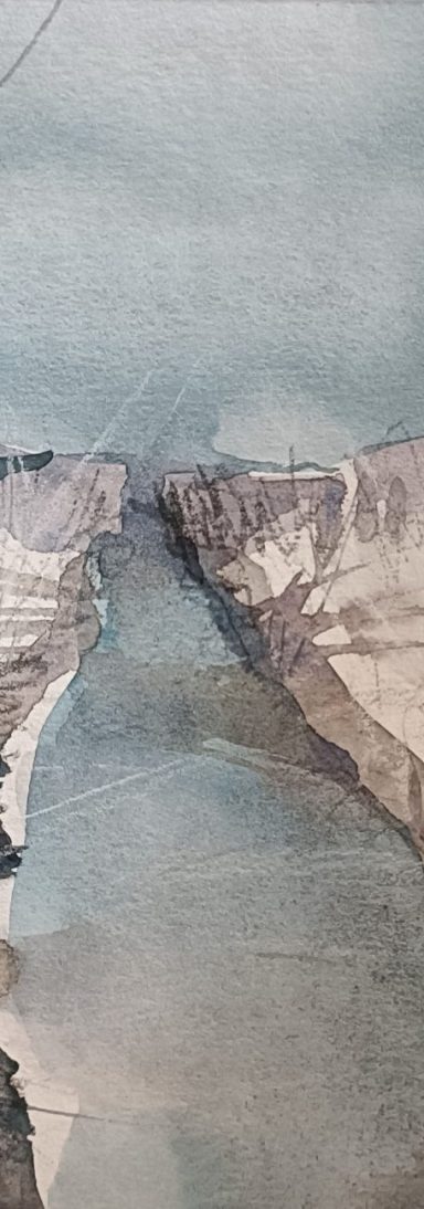 Blick auf einen schmalen  Wasserlauf zwischen zwei Kopfweiden, Mischtechnik Aquarell, Kreide, Bleistift
